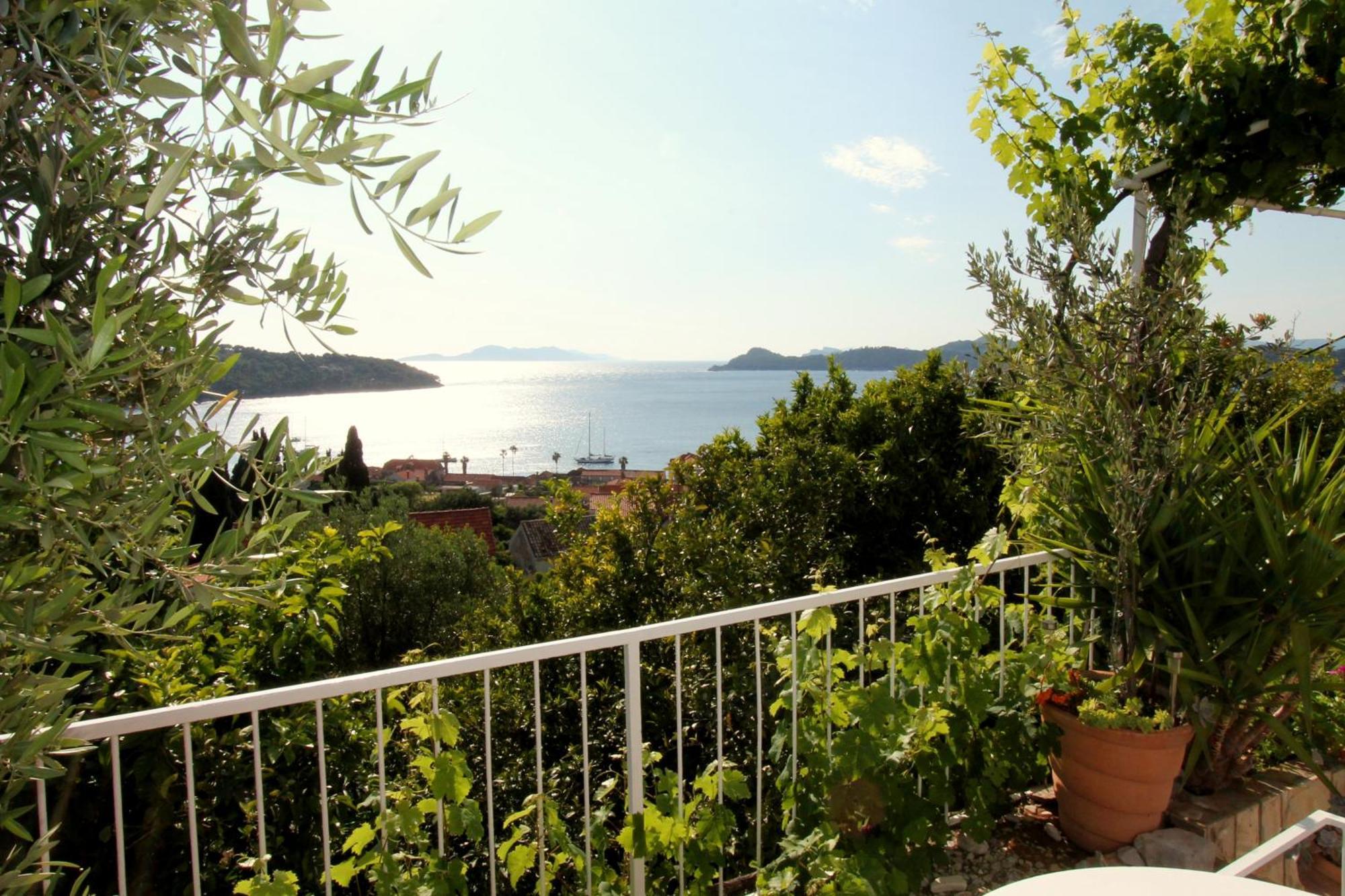 Apartments Cervelin Lopud Екстериор снимка
